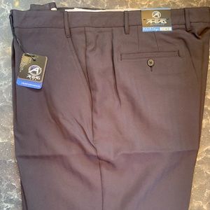NWT AHEAD Men’s Performance Golf Shorts. Black. Size 42
